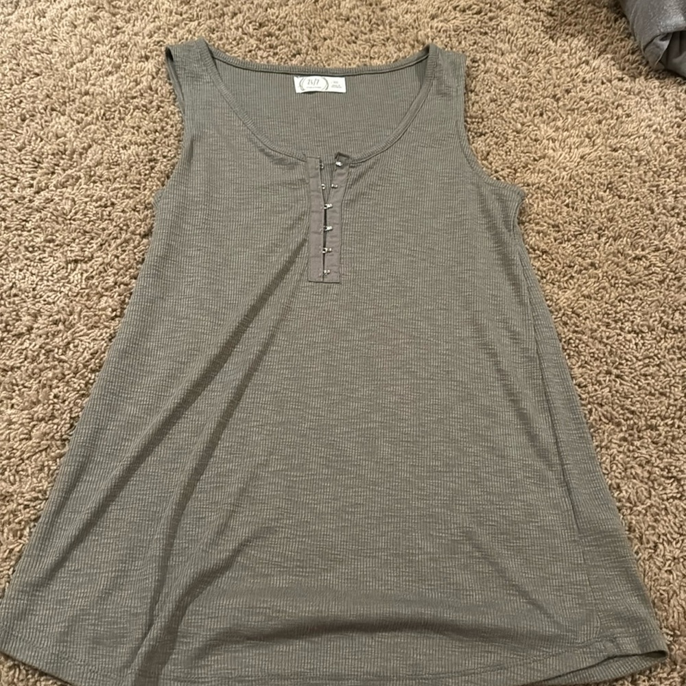 24/7 Maurice’s clip up tank top!